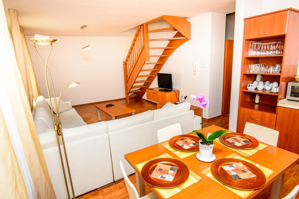 Apartment Downtown Zilina Bagian luar foto